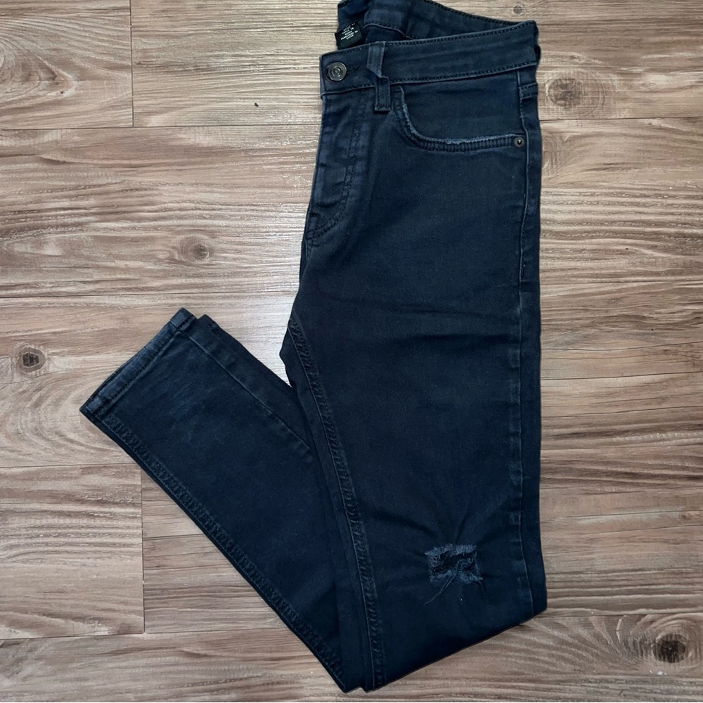 💌SOLD💌 Forever 21 Dark Navy Blue distressed skinny jeans